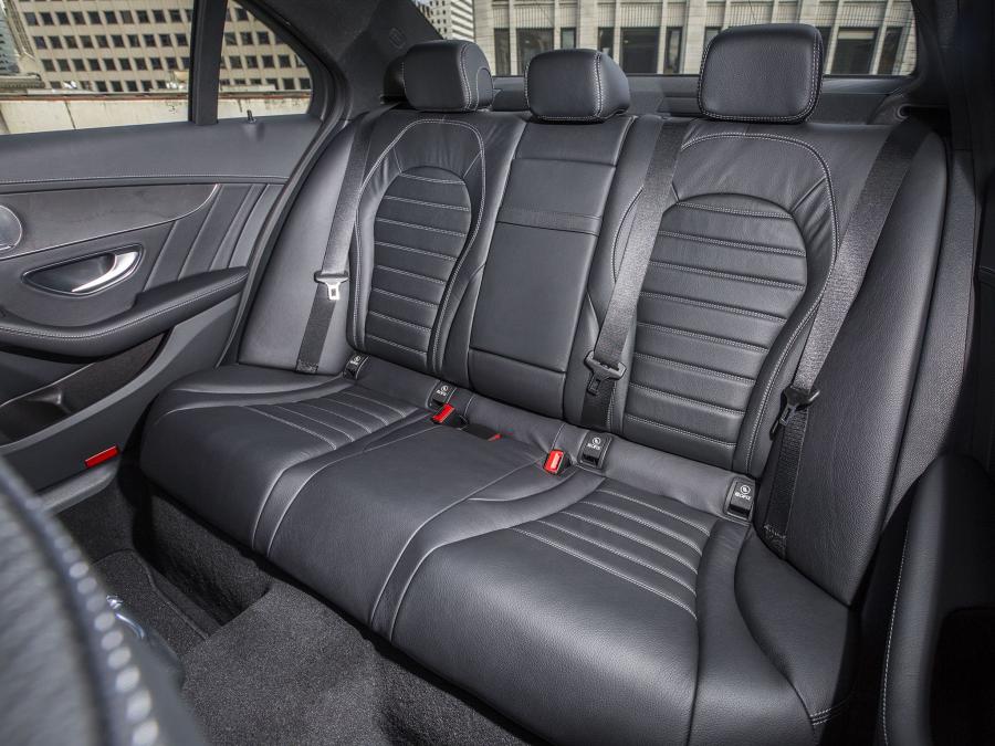  Mercedes-Benz C300 4Matic AMG Line 2015 года  (US) (фото 20 из 23)